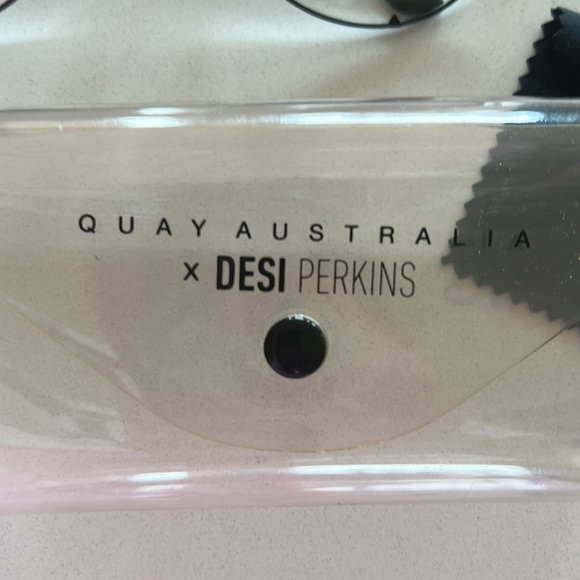 COPY - Quay Australia x Desi Perkins - Picture 2 of 4